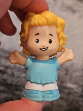 Fisher-Price Little People blonde girl figure 